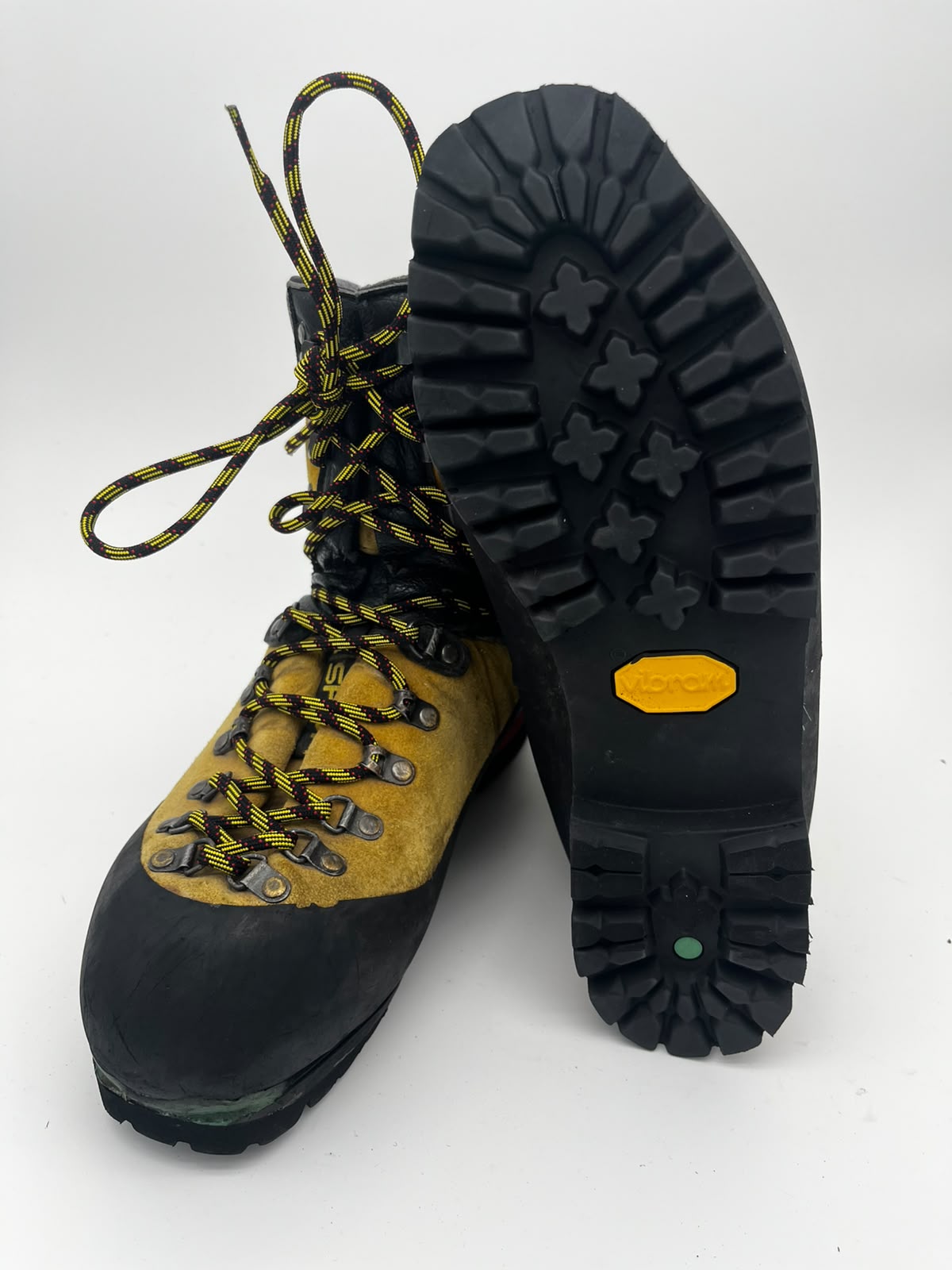 Vibram Sass Maor (Wanderschuhe Neubesohlung mit Zwischensohlenersatz)